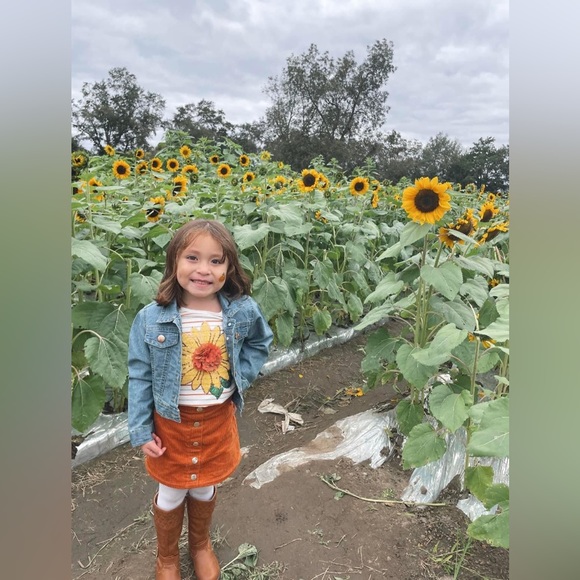 Like this post to be notified when I go live 💗💗 - Picture 4 of 9